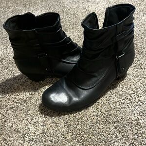 Cobb Hill black women’s 8.5 boots